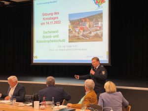 Foto: BKI Holger Kurz gab im Kreistag einen Sachstand zum weiteren Aufbau der Katastrophenschutz-Strukturen ab. 