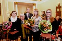 Foto v.l.: Annika Runkel, Gleichstellungsbeauftragte Doris Eyl-Müller, Landrat Rainer Kaul, Vanessa Driesch und Anne Melzer.