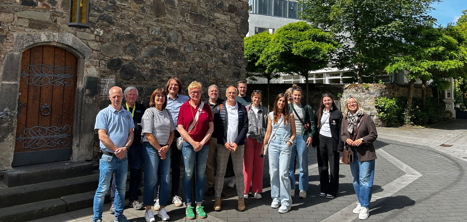Waren beim Touristiker-Treff in Remagen dabei: (von links) Michael Führer, Volker Thehos, Irmgard Schröer, Marc Boers, Simone Osteroth, Jörg Hohenadl, Oliver Bremm, Florian Fark, Meike Schnatz, Vanessa Selent, Simone Osteroth, Kathrin Hoffmann, Nadja Siemens, Anja Arenz. Foto: Verena Weyl Waren beim Touristiker-Treff in Remagen dabei: (von links) Michael Führer, Volker Thehos, Irmgard Schröer, Marc Boers, Simone Osteroth, Jörg Hohenadl, Oliver Bremm, Florian Fark, Meike Schnatz, Vanessa Selent, Simone Osteroth, Kathrin Hoffmann, Nadja Siemens, Anja Arenz. Foto: Verena Weyl