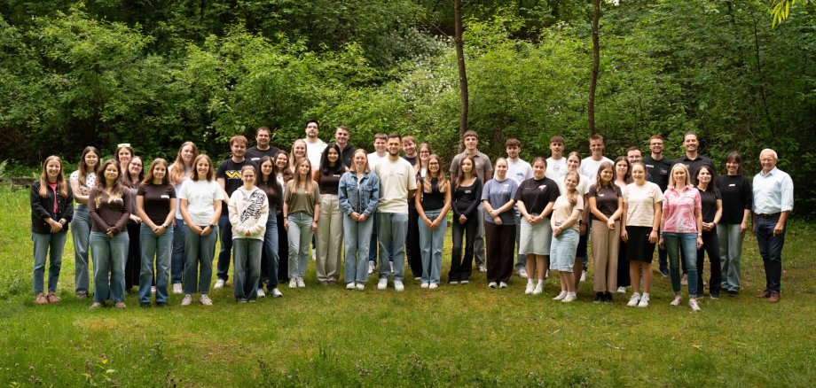Die Auszubildenden der Kreisverwaltung nutzten gemeinsam mit dem Quest-Team die Gelegenheit, neue Perspektiven zu entwickeln, eigene Stärken zu reflektieren und wertvolle Impulse für ihren Berufsalltag mitzunehmen. Foto: Martin Boden/ Kreisverwaltung Neuwied Die Auszubildenden der Kreisverwaltung nutzten gemeinsam mit dem Quest-Team die Gelegenheit, neue Perspektiven zu entwickeln, eigene Stärken zu reflektieren und wertvolle Impulse für ihren Berufsalltag mitzunehmen. Foto: Martin Boden/ Kreisverwaltung Neuwied