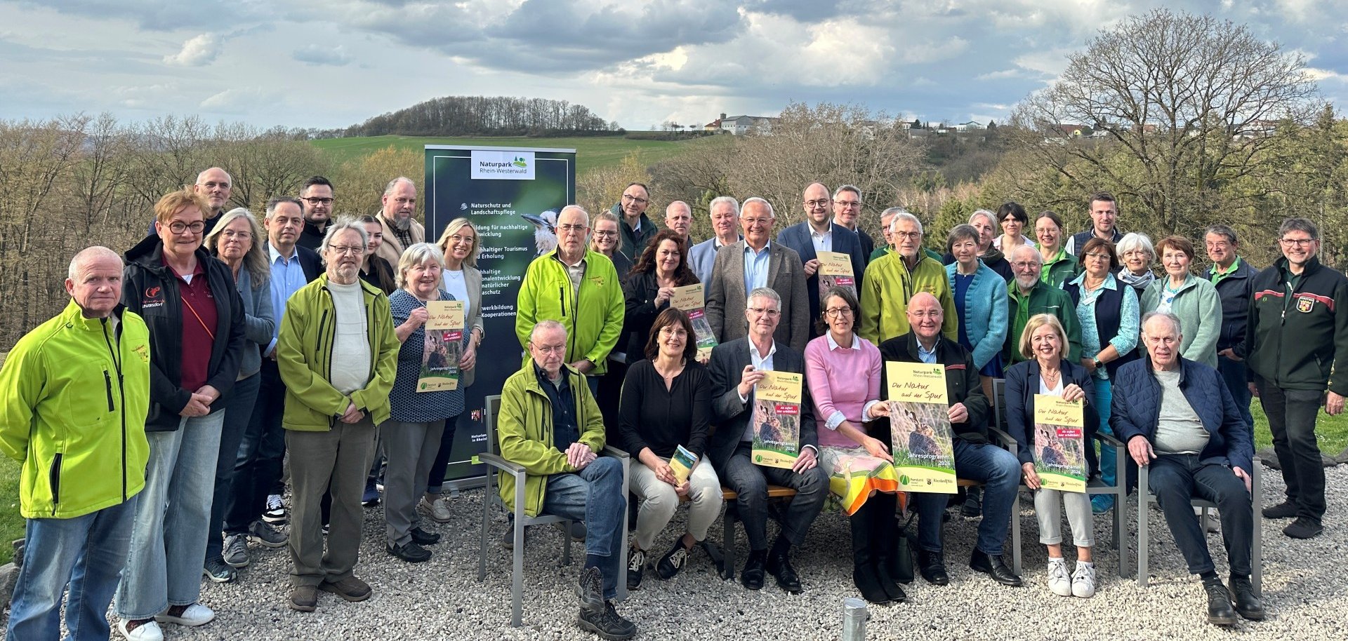 Das neue Jahresprogramm des Naturparks Rhein-Westerwald wurde im Beisein der 1. Vorsitzenden Isabelle Fürstin zu Wied, dem 2. Vorsitzenden, Landrat Achim Hallerbach, dem Leiter des Forstamtes Dierdorf, Uwe Hoffmann und der Geschäftsführerin des Naturparks, Irmgard Schröer vorgestellt
