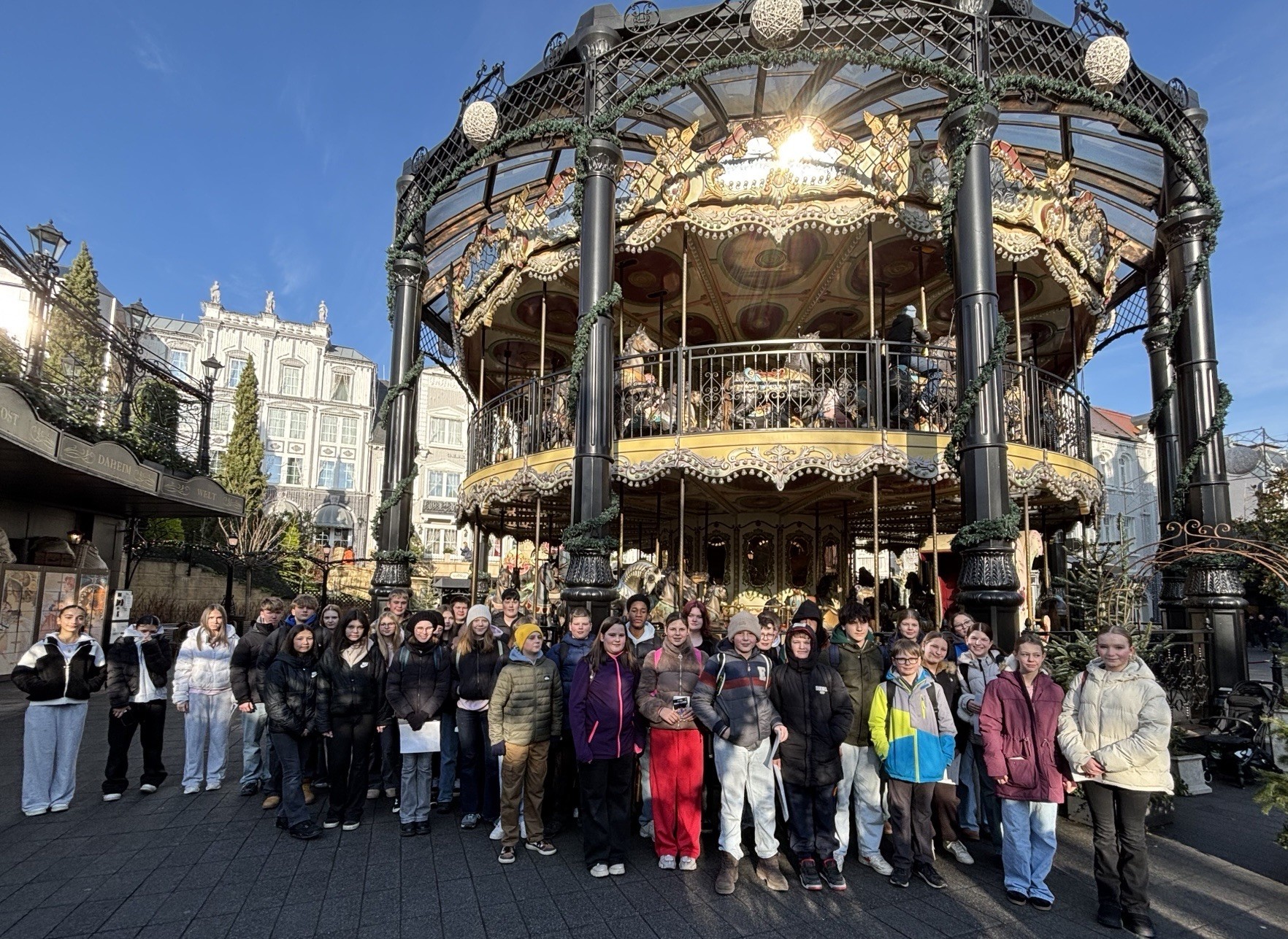 40 Jugendliche aus den Landkreisen Neuwied und Altenkirchen erlebten im Phantasialand einen zauberhaften Wintertraum. Foto: Sina Muscheid / Kreisverwaltung Neuwied