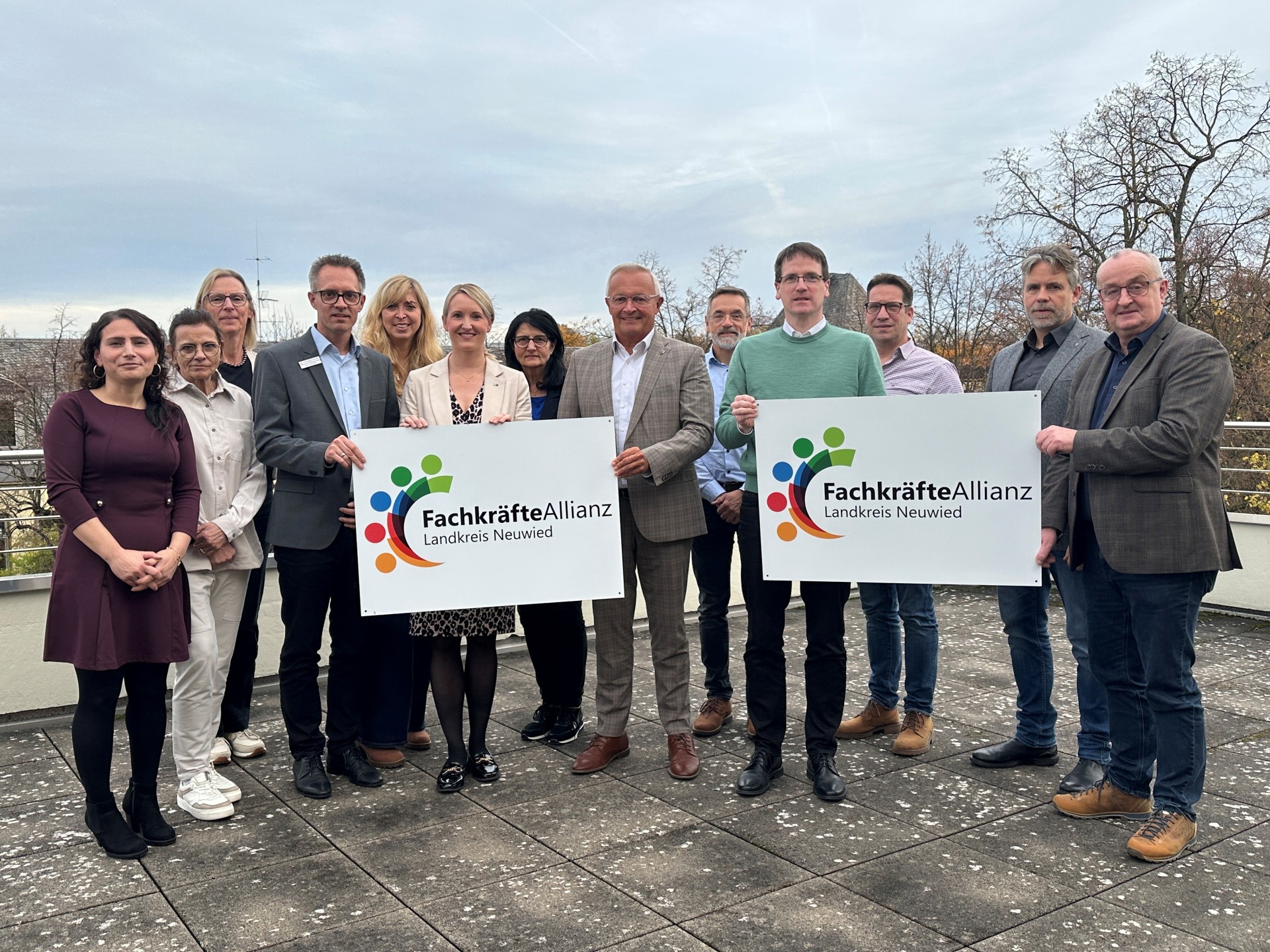 Die Fragen des ökonomischen Fortschritts und der Standortsicherung hinsichtlich der Besetzung von Lehrstellen standen auch im Blickpunkt der jüngsten Sitzung der Fachkräfteallianz mit Landrat Achim Hallerbach, IHK-Regionalgeschäftsführerin Kristina Kutting und Kreiswirtschaftsförderer Harald Schmillen. Foto: Thomas Herschbach