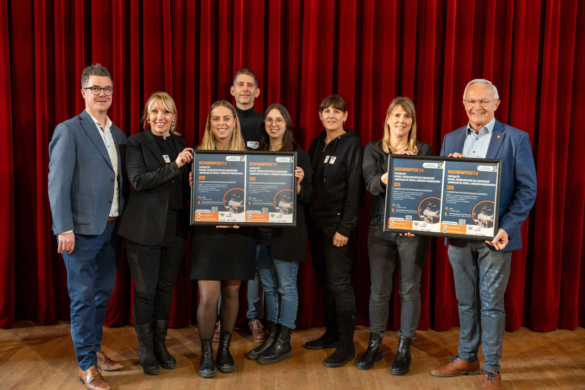 Gemeinsam stark im Sinne von Kindern und Jugendlichen: Landrat Achim Hallerbach und Bürgermeister Peter Jung waren vom Kick-Off-Meeting des Bündnisses für Medienkompetenz im Jungen Schlosstheater Neuwied gleichermaßen beeindruckt.