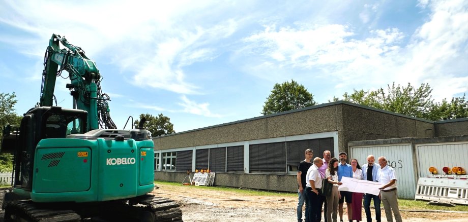 Begonnen haben die Baumaßnahmen im Zusammenhang mit der Erweiterung der Römerwallschule in Rheinbrohl“. Foto: Thomas Herschbach Begonnen haben die Baumaßnahmen im Zusammenhang mit der Erweiterung der Römerwallschule in Rheinbrohl“. Foto: Thomas Herschbach