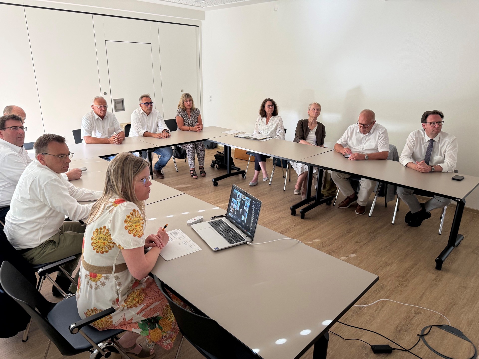 Die Landräte aus dem Norden von Rheinland-Pfalz lehnen die Reformpläne zur finanziellen Stabilisierung der gesetzlichen Krankenversicherung (GKV) ab. Foto: Thomas Herschbach
Die Landräte aus dem Norden von Rheinland-Pfalz lehnen die Reformpläne zur finanziellen Stabilisierung der gesetzlichen Krankenversicherung (GKV) ab. Foto: Thomas Herschbach