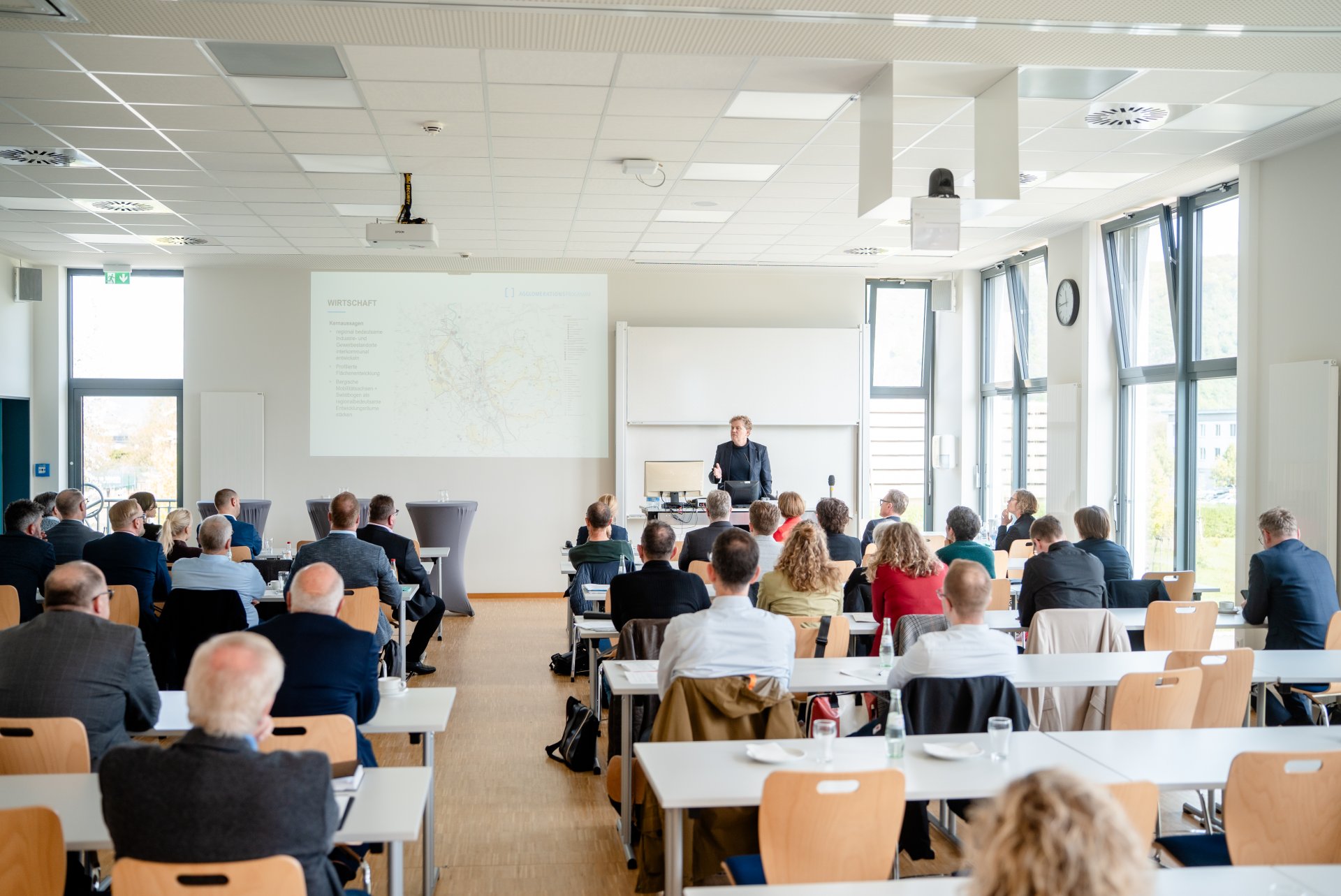  Erfolgreiche Auftaktveranstaltung der Region Bundesstadt Bonn mit dem Projekt ZukunftsBundRegion am RheinAhrCampus in Remagen. Foto: B. Risse / Kreisverwaltung Ahrweiler  