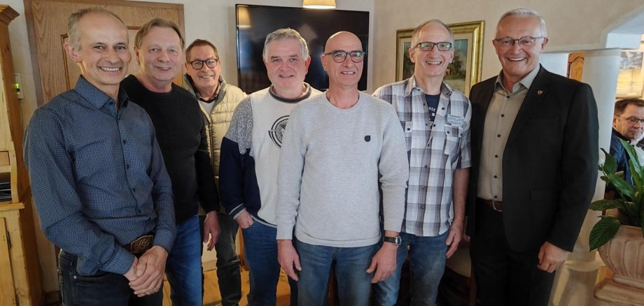 Landrat Achim Hallerbach war jüngst zu Gast auf der Innungsversammlung der Maler- und Lackierer-Innung des Landkreises Neuwied, die eine ausgewogene Mischung aus wirtschaftlicher Analyse, fachlichem Austausch und zukunftsorientierten Impulsen bot. Foto: Michael Braun  