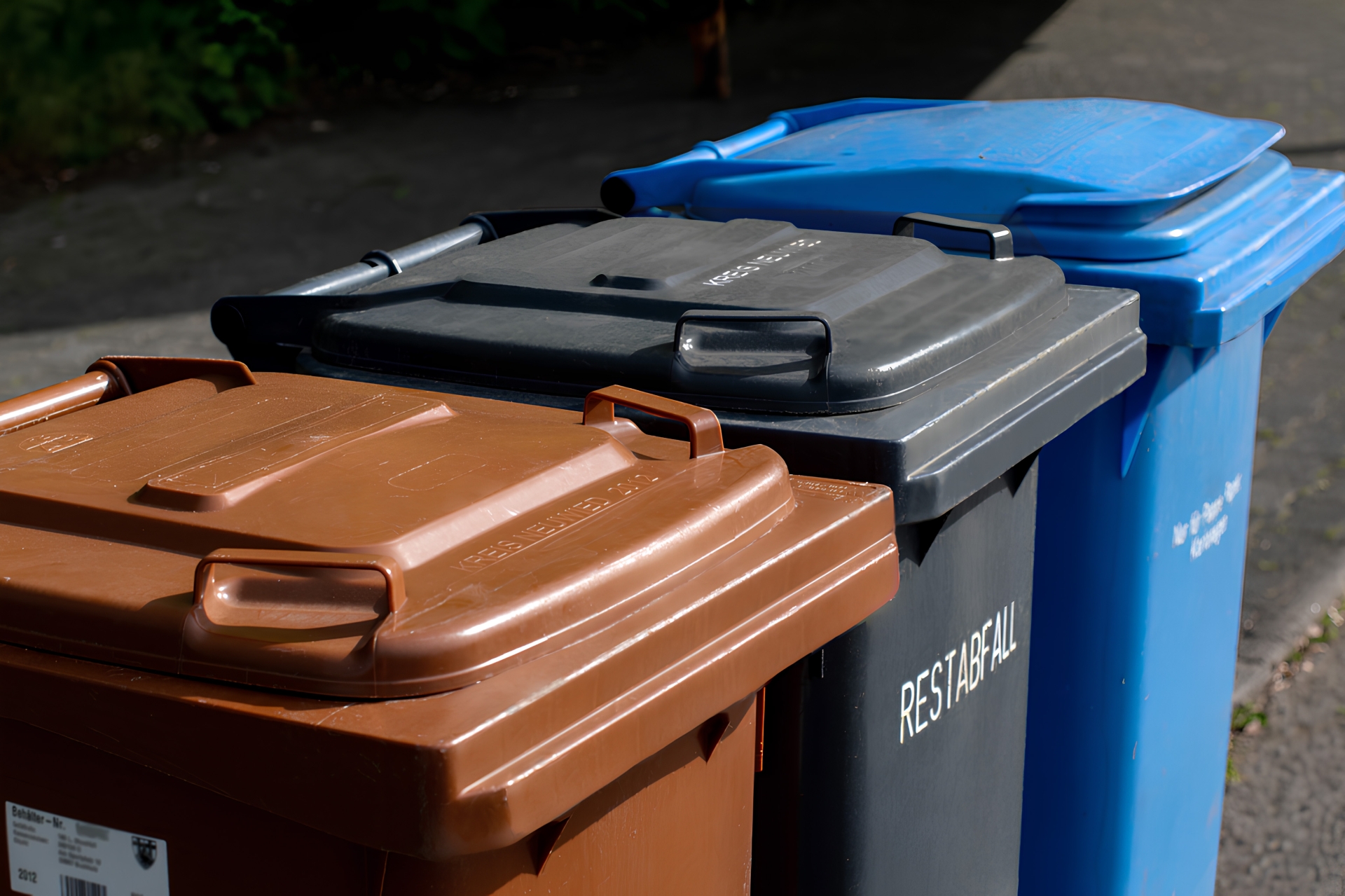 Alle drei Mülltonnen