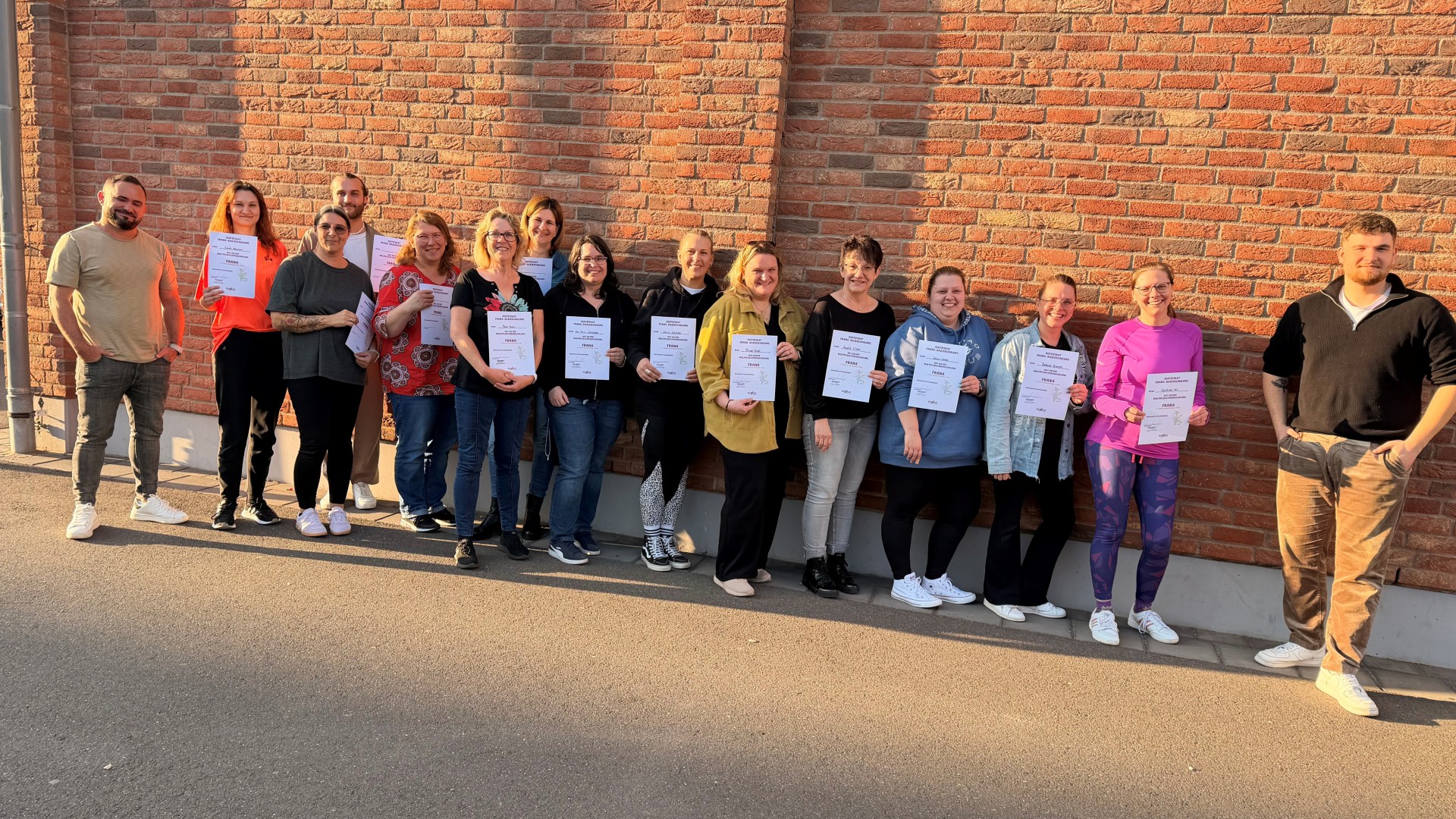 Im Rahmen des „Kommunalen Gesamtkonzepts zur Verbesserung der Unterstützung von Kindern psychisch und suchterkrankter Eltern (KipsE) wurden im Landkreis Neuwied erstmals pädagogische Fachkräfte zu zertifizierten FRANA-Multiplikatorinnen und Multiplikatoren erfolgreich ausgebildet. Foto: Franlin Toma.