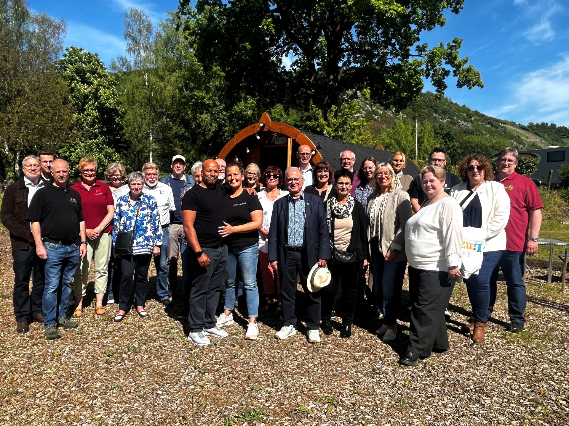 Beim jüngsten Netzwerktreffen des Touristischen Arbeitskreises und der Wirtschaftsförderungsgesellschaft im Landkreis Neuwied auf dem Campingplatz in Leutesdorf drehte sich alles um Trends und Zukunftsthemen im Tourismus. Foto: Jennifer Döpcke 