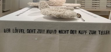 Noch bis zum 14. Juni hat die Ausstellung „Kindsein – Spurensuche“ im Roentgen-Museum geöffnet. Fotos: Thomas Höffner / Roentgen-Museum Neuwied (1) und Thomas Herschbach (2 und 3)