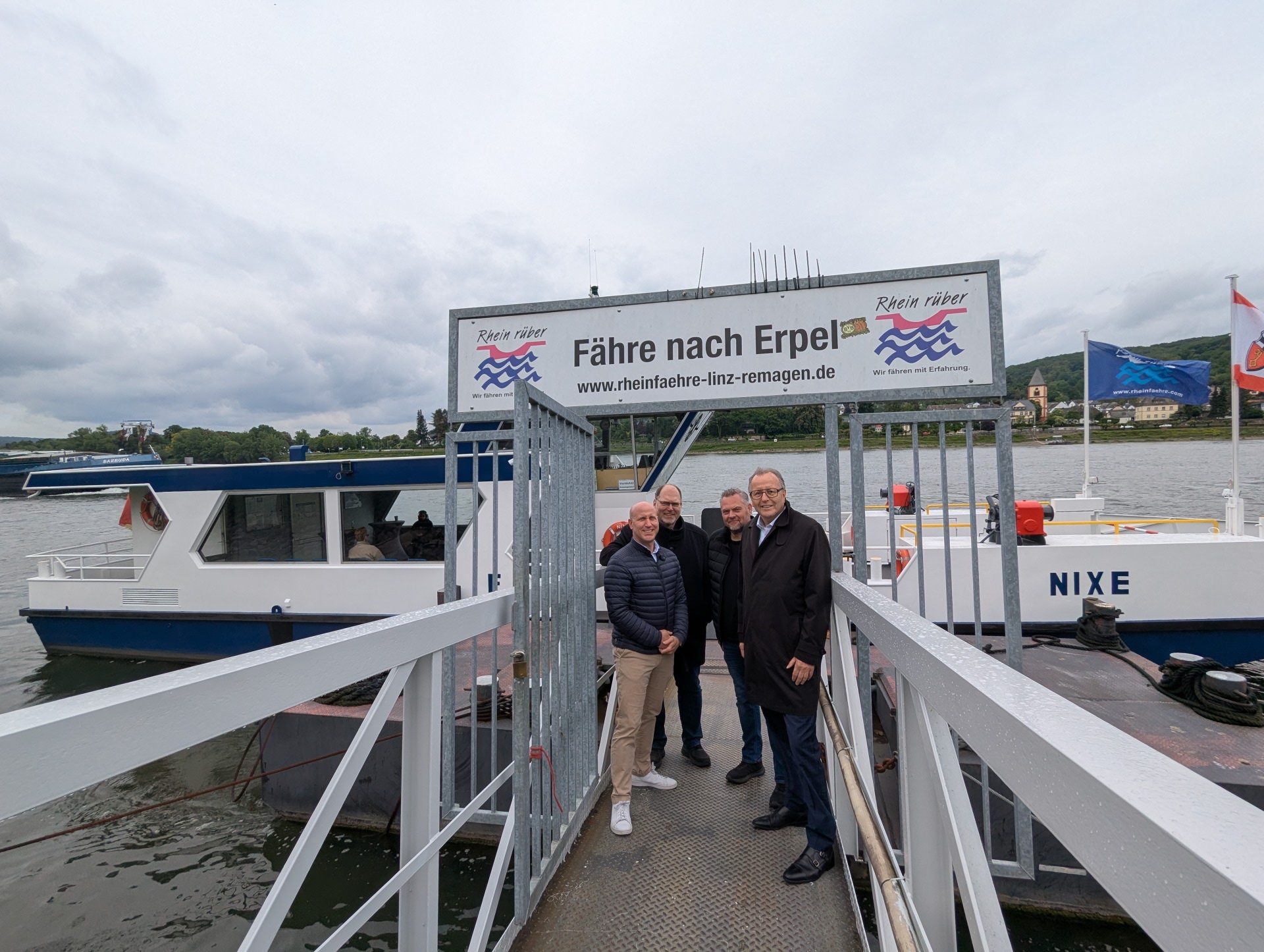  Udo Scholl, Geschäftsführer der Rheinfähre Linz-Kripp GmbH, Thorsten Müller, Verbandsdirektor SPNV-Nord, Fährmeister Alexander Zech, Helmut Muthers, Bürgermeister Stadt Linz (v. l .n. r.).