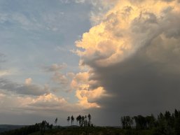 dunkle Wolken am Himmel
