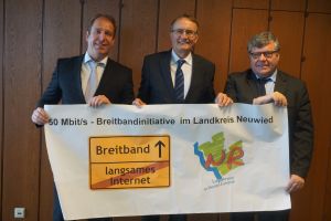 (v.l.n.r.): Staatssekretär Randolf Stich, Landrat Rainer Kaul, Bürgermeister Michael Mahlert. Foto: Andreas Kossmann