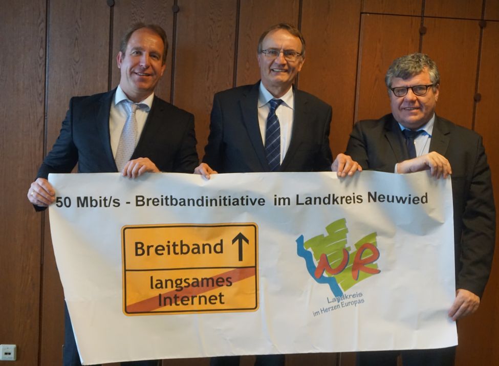 (v.l.n.r.): Staatssekretär Randolf Stich, Landrat Rainer Kaul, Bürgermeister Michael Mahlert. Foto: Andreas Kossmann