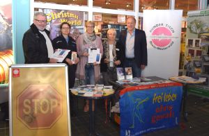 Foto: Standbesetzung im Vorteilcenter in Asbach mit Dr. Jürgen Mertens. 