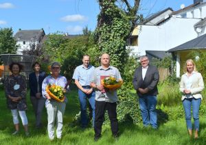 Foto: (v.l.n.r.) Personalratsvorsitzende Birgit Eisenhuth, Dezernentin Hildegard Person-Fensch und Abteilungsleiter Frank Laupichler verabschieden Sabine Paul und Willi Weigel gemeinsam mit dem 1. Kreisbeigeordneten Michael Mahlert und Büroleiterin Diana Wonka.