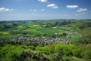 Foto: Beispielhaftes Landschaftsbild von den Waldbreitbacher Höhen. 