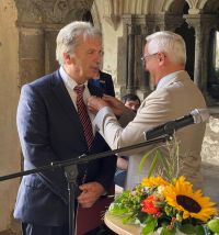 Foto: Überreichung der Verdienstmedaille des Landes an Dietrich Rühle.