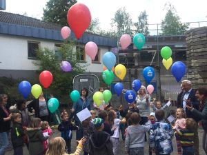 Foto: Im Mai 2019 hieß es Richtfest feiern für den Anbau der Kita Dürrholz. Die Erweiterung ist eins der Projekte, für das jetzt die Zuschüsse ausgezahlt worden sind. 