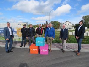 Foto (von links): Bernd Gowitzke (Geschäftsführer KTK), Achim Hoffmann (Ortsbürgermeister von Linkenbach), Ralf Sojka und Dr. Dirk Sojka (Geschäftsführer WWB), Oliver Schmidt (Bauleiter WWB), Achim Hallerbach (Landrat Landkreis Neuwied), Volker Mendel (Bürgermeister der Verbandsgemeinde Puderbach) und Christian Weber (Kommunalmanager Syna GmbH) 