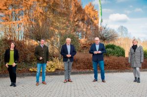 Foto von links nach rechts: Myriam Hatzmann (Wir Westerwälder) Landrat Achim Schwickert (Westerwaldkreis), Landrat Achim Hallerbach (Kreis Neuwied), Landrat Dr. Peter Enders (Kreis Altenkirchen) und Sandra Köster (Wir Westerwälder).