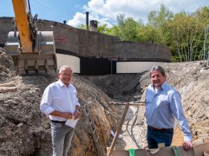 Foto v.l.: Landrat Achim Hallerbach, SWN-Geschäftsfeldleiter Thomas Endres.
