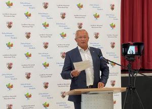 Foto: Landrat Achim Hallerbach stellte die Pläne für die Neuvergaben der Buslinien-Konzessionen in der jüngsten Sitzung vor und bekam einstimmige Zustimmung. 