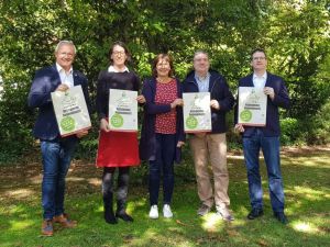 Foto v.l.n.r.: Landrat Achim Hallerbach, Isabelle Fürstin zu Wied, Irmgard Schröer,  Naturpark Rhein-Westerwald, Jörg Hohenadl und Harald Schmillen, Wirtschaftsförderung im Landkreis Neuwied.