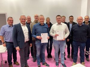 Marcus Broich (Mitte links) und Dr. Predrag Stojanovic verstärken als Organisatorischer Leiter beziehungsweise Leitender Notarzt das Rettungsteam für große Schadensereignisse.