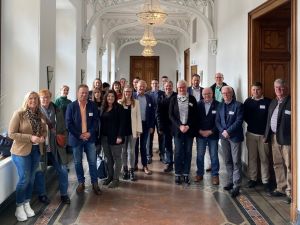 Foto: Auf Schloss Arenfels kamen Hoteliers, Gastronomen und Eventanbieter mit den Tou-ristikern zusammen, um ihre Angebote zu kombinieren, damit für die Gäste attraktive Pakete geschnürt werden können. Diese erweiterten Netzwerktreffen sollen künftig halbjährlich stattfinden. 