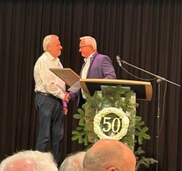 Vorsitzender des Kreiswaldbauvereins, Uwe Werner und Landrat Achim Hallerbach