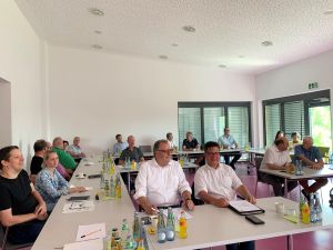 Landrat Achim Hallerbach hatte die Ortsbürgermeisterinnen und Ortsbürgermeister im Kreis Neuwied wieder zu Informationsveranstaltungen in den ASL Linkenbach eingeladen. Foto: Kreisverwaltung Neuwied / Kerstin Schwanbeck-Stephan