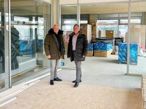Foto: Für eine weitere Stärkung des Linzer Franziskus-Krankenhauses hat sich Landrat Achim Hallerbach auch beim jüngsten Gespräch mit dessen Geschäftsleitung, hier mit Thomas Werner, eingesetzt. Foto: Martin Boden / Kreisverwaltung Neuwied