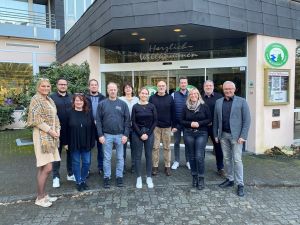 Foto: Für den Landkreis Neuwied engagieren sich die Touristiker mit Landrat Achim Hallerbach auch im Rahmen ihrer regelmäßigen Netzwerk-Treffen wie jüngst im Westerwald-Treff in Oberlahr. Foto: Thomas Herschbach 