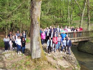 Foto: Über 40 Teilnehmer waren der Einladung der Wirtschaftsförderung (WfG) zum Netzwerktreffen im Seminarhaus und Schullandheim Haus Niedermühlen bei Asbach gefolgt. Foto: Jörg Hohenadl.