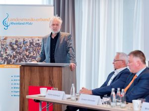 Foto: Kulturstaatssekretär Prof. Dr. Jürgen Hardeck zum aktuellen Stand der Kulturentwicklungsplanung in Rheinland-Pfalz. Foto: Stefan Sämmer/Landesmusikverband Rheinland-Pfalz e.V.