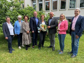 Im grünen Bereich verabschiedeten Landrat Achim Hallerbach, der 1. Kreisbeigeordnete Phillip Rasbach, Büroleiterin Diana Wonka und die Personalratsvorsitzende Birgit Eisenhuth die langjährige Leiterin des Referats Umwelt, Natur und Energie Ina Heidelbach im Kollegenkreis in den Ruhestand.