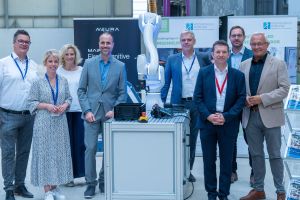 Foto: Gemeinsam mit Wissenschaftsminister Clemens Hoch und dem Neuwieder Bürgermeister Peter Jung ließ sich Landrat Achim Hallerbach von Professor Dr. Udo Gnasa von der Hochschule Koblenz und dem Chef des türkischen Aluminiumkonzerns Asas, Safa Bayar Yavuz, auf den Stand der Dinge zur geplanten Errichtung eines Technologieparks auf dem Asas-Gelände in Neuwied bringen. Foto: Martin Lisek / Hochschule Koblenz