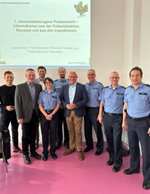 Foto: Im Rahmen von zwei Tagungen mit Landrat Achim Hallerbach informierten die Chefs aller Polizei- und Kriminalinspektionen der Polizeidirektion Neuwied mit deren Leiter Kriminaldirektor Thorsten Runkel über ihre Arbeit. Foto: Thomas Herschbach 