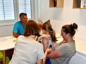 Foto: Praxisnahe Einblicke in den medizinischen Alltag gewährte das Mediziner-Camp des Landkreises Neuwied. Foto: Silke Läufer-Hermann/ Kreisverwaltung Neuwied.