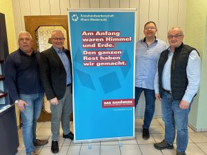 Landrat Achim Hallerbach verlieh im Jahresgespräch mit Kreishandwerksmeister Ralf Winn (links), Michael Braun, Geschäftsführer der Kreishandwerkerschaft, und Geschäftsstellenleiter Matthias Dahmen (rechts) in der Geschäftsstelle der Kreishandwerkerschaft Rhein-Westerwald in Neuwied seiner Überzeugung Ausdruck, dass der regelmäßige persönliche Dialog zwischen Wirtschaft und Politik sowie regionale Netzwerke für einen wirtschaftsstarken Standort unabdingbar sind. Foto: Thomas Herschbach