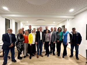 Foto: Der im November letzten Jahres neugewählte Beirat für Migration und Integration im Landkreis Neuwied hat auf seiner Konstituierenden Sitzung personelle Weichenstellungen bis ins Jahr 2029 mit Dilorom Jacka als neuer Vorsitzenden vorgenommen. Foto: Kerstin Schwanbeck-Stephan / Kreisverwaltung Neuwied