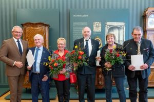 Foto: Mit Erwin Schützeichel, Jürgen Becker und Wolfgang Theis (von links) würdigte Landrat Achim Hallerbach im Roentgen-Museum ein ausgezeichnetes Trio im Ehrenamt. Foto: Martin Boden / Kreisverwaltung Neuwied