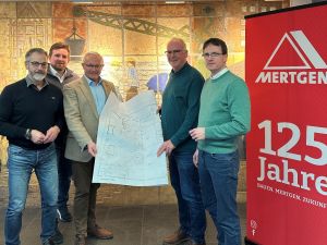 Foto: Landrat Achim Hallerbach und Kreis-Wirtschaftsförderer Harald Schmillen waren im Rahmen ihrer Unternehmensbesuche kürzlich bei der Mertgen Bauunternehmung zu Gast und mit den Geschäftsführern Jürgen und Stefan Mertgen, Thomas Elzer und dem kaufmännischen Leiter Marc Büsch im konstruktiven Dialog. Foto: Thomas Herschbach