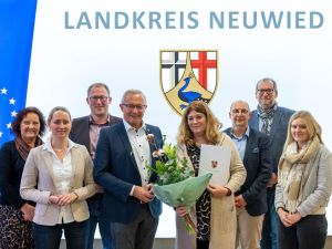 Foto: Bei einer kleinen Feierstunde mit Kolleginnen und Kollegen wurde Andrea Oosterdyk nach 37 Jahren bei der Kreisverwaltung Neuwied offiziell verabschiedet.  Foto: Martin Boden / Kreisverwaltung Neuwied