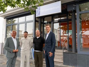 SPNV-Nord Verbandsvorsteher Achim Hallerbach, Landrat Kreis Neuwied; Fatih Yilmaz, Projektmanagement Transdev Vertrieb GmbH; Lars Dürre, Teamleiter personenbediente Verkaufsstellen Rhein-Mosel-Fulda, Transdev Vertrieb GmbH; Steffen Breuer, Leiter Fachbereich Erlöse, Tarif, Vertrieb, SPNV-Nord. Foto: Martin Boden