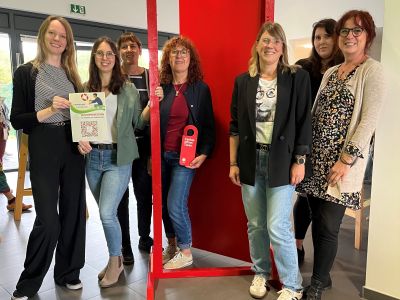 Zeichneten für den Fachtag verantwortlich und möchten dazu beitragen, die Tür zum Leben offenzuhalten: (v.l.n.r.): Janna Kleine-Huster, Nicole Bauer, Tanja Buchmann, Lisa Seibert-Atkins, Simone Höhner, Katharina Hamdan, Anja Bogdanski. Foto: Anna Sander