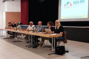 Die Hochschule Koblenz stellte bei der KEA-Vollversammlung in Neustadt die Ergebnisse zur Kita-Bedarfsumfrage vor. Fotos: Anja Werner / Kreisverwaltung Neuwied